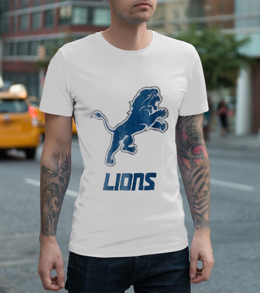 Detroit Lions Distressed Blue Leaping Lion Vintage Team Spirit T-Shirt