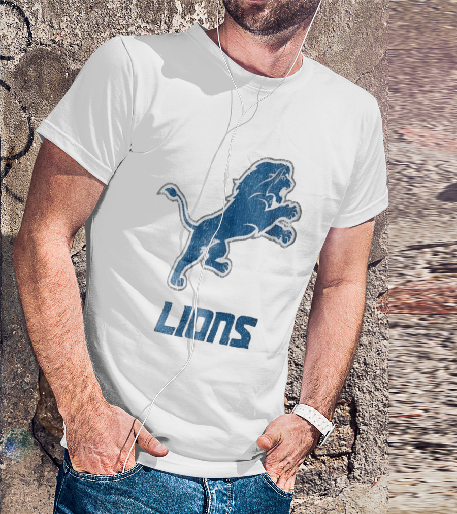 Detroit Lions Distressed Blue Leaping Lion Vintage Team Spirit T-Shirt