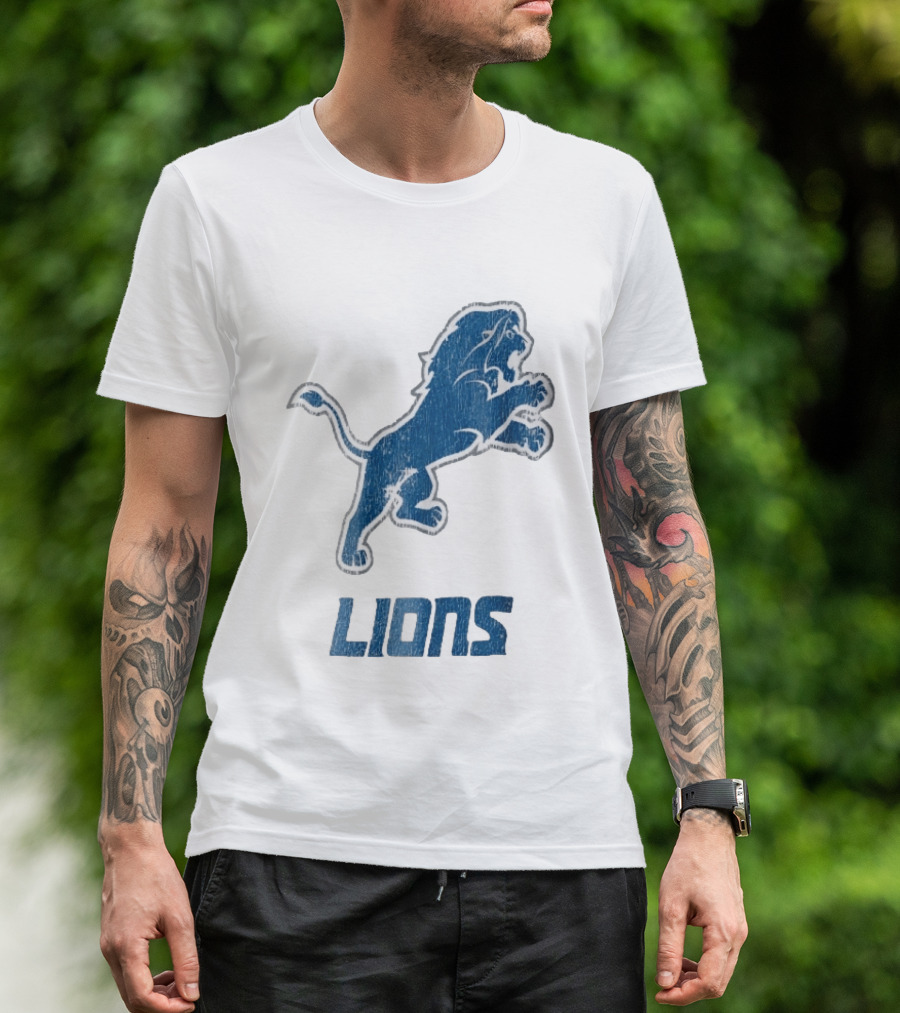 Detroit Lions Distressed Blue Leaping Lion Vintage Team Spirit T-Shirt