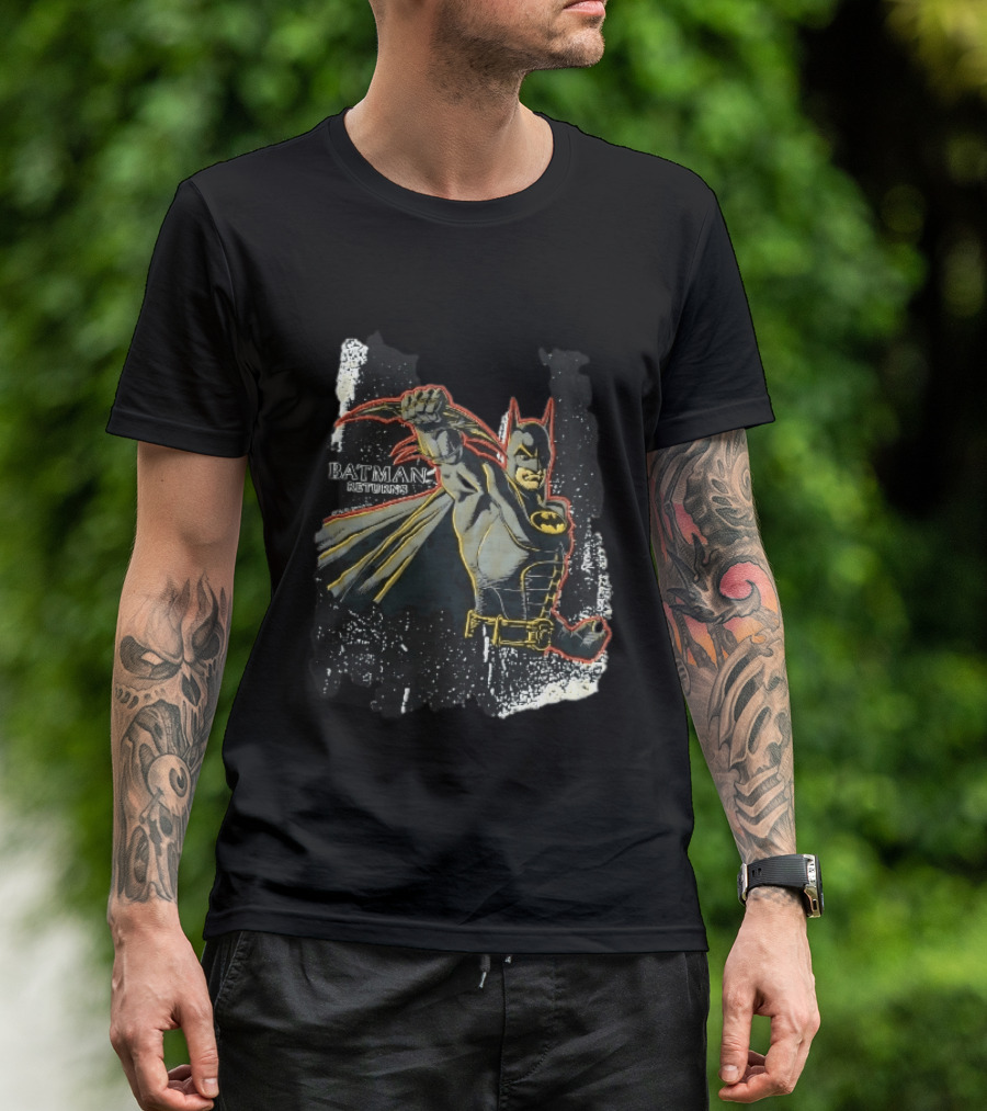 DC Comics Batman Returns 1992 Masked Superhero Holding Batarang Distressed Batman T-Shirt