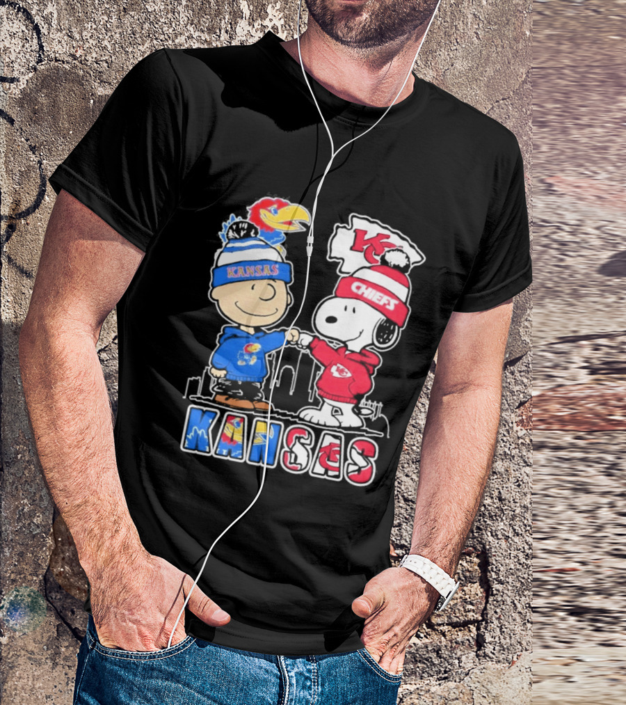 Kansas Jayhawks Kansas City Chiefs Peanuts Christmas 2025 Snoopy And Woodstock Fist Bump T-Shirt