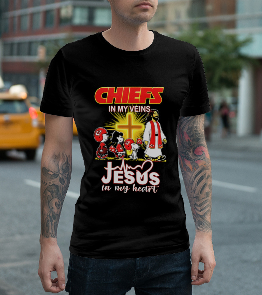 Chiefs In My Veins Jesus In My Heart Snoopy And Charlie Football T-Shirt