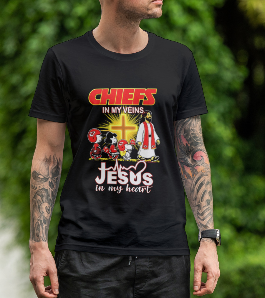 Chiefs In My Veins Jesus In My Heart Snoopy And Charlie Football T-Shirt