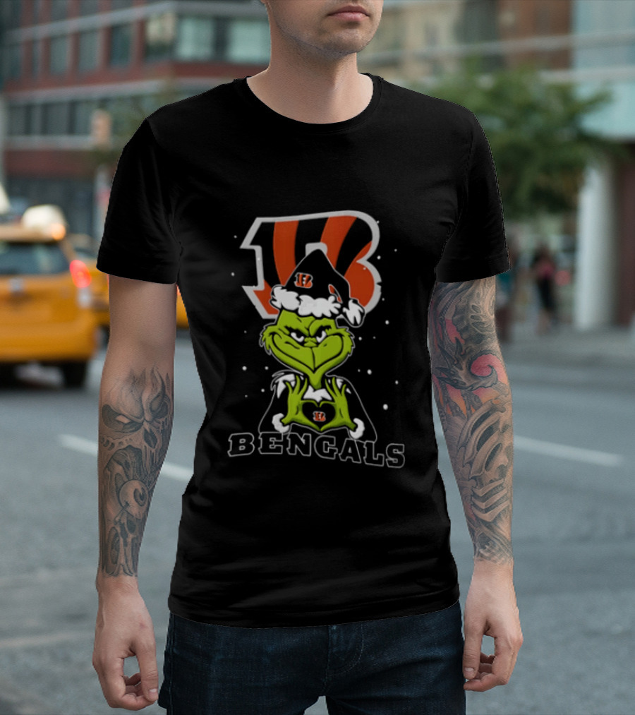Cincinnati Bengals Grinch Making Heart Hands Christmas T-Shirt