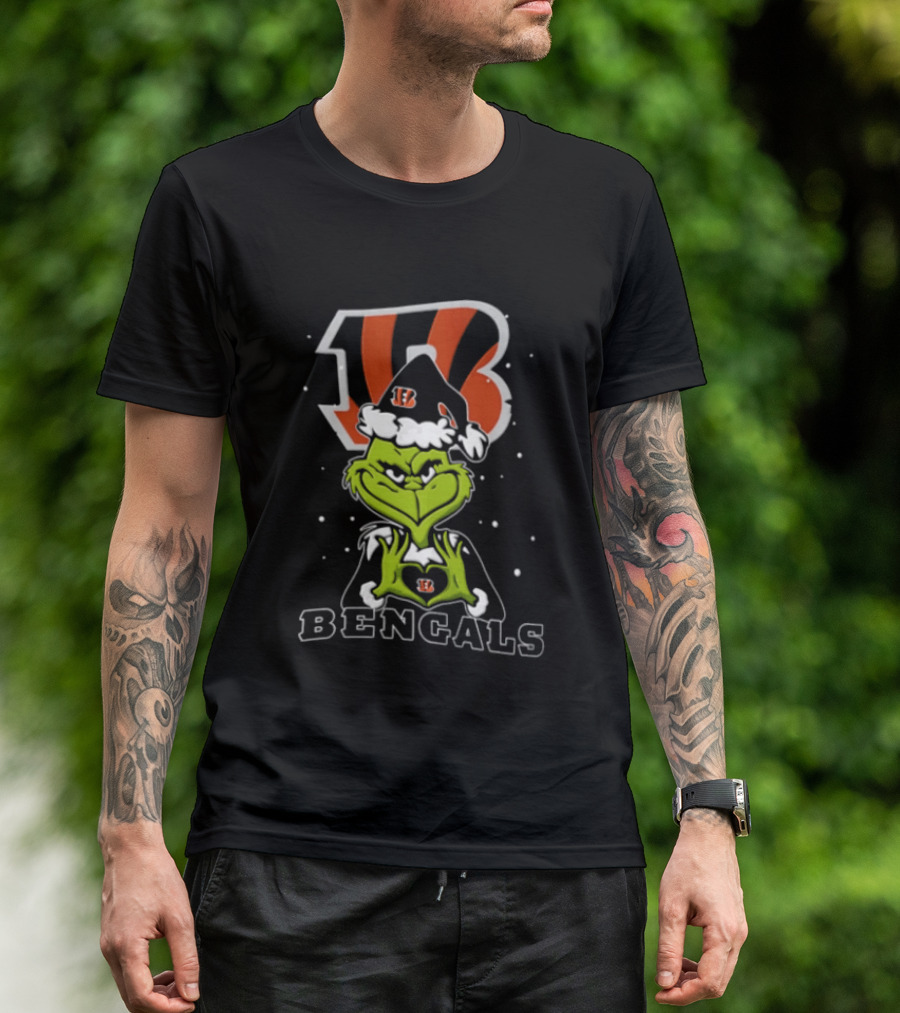Cincinnati Bengals Grinch Making Heart Hands Christmas T-Shirt