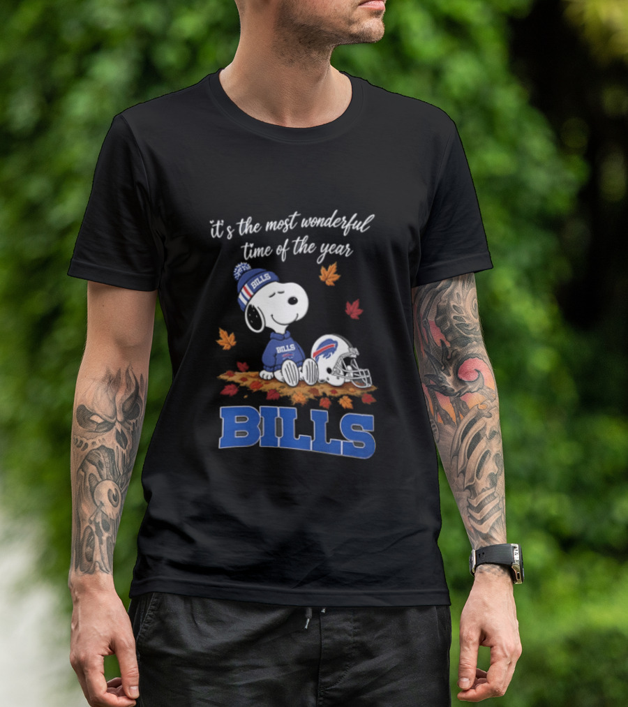 It's The Most Wonderful Time Of Year Snoopy Buffalo Bills Sitting Helmet Leaves T-Shirt