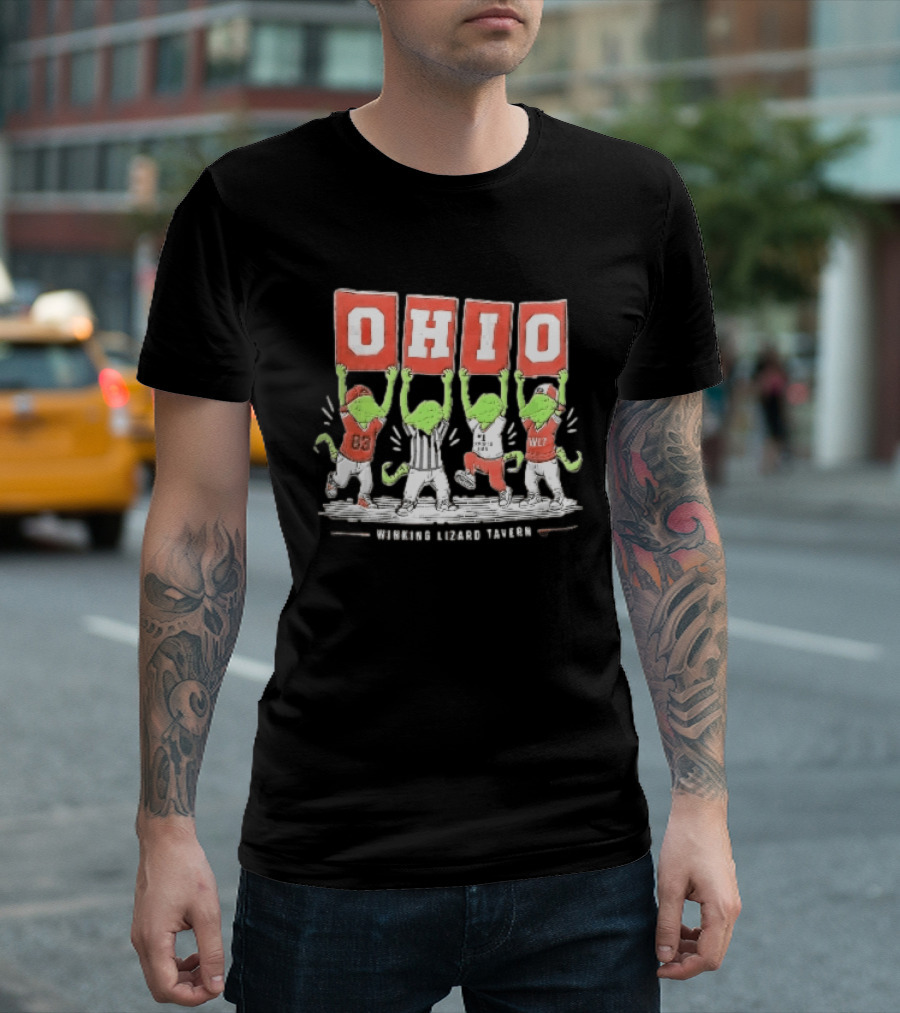 Winking Lizard Tavern Ohio 83 WLT Four Cartoon Green Lizards Holding OHIO Signs T-Shirt
