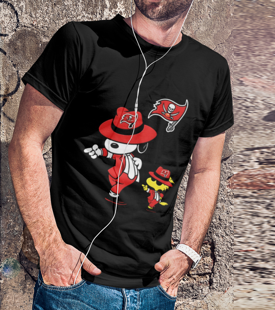 Snoopy Woodstock Tampa Bay Buccaneers Pirate Flag Dance T-Shirt