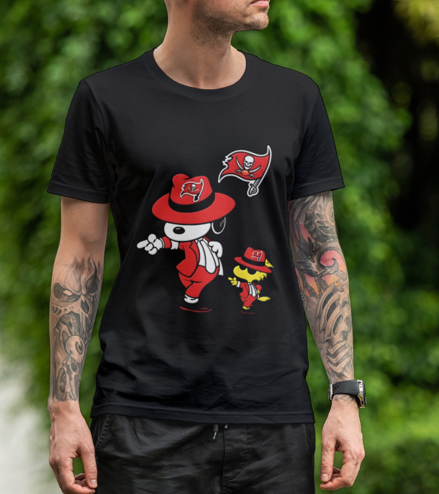 Snoopy Woodstock Tampa Bay Buccaneers Pirate Flag Dance T-Shirt
