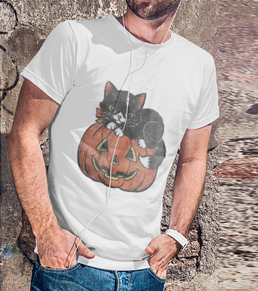 The Pumpkin Cat Halloween Black Cat On Jack O' Lantern T-Shirt