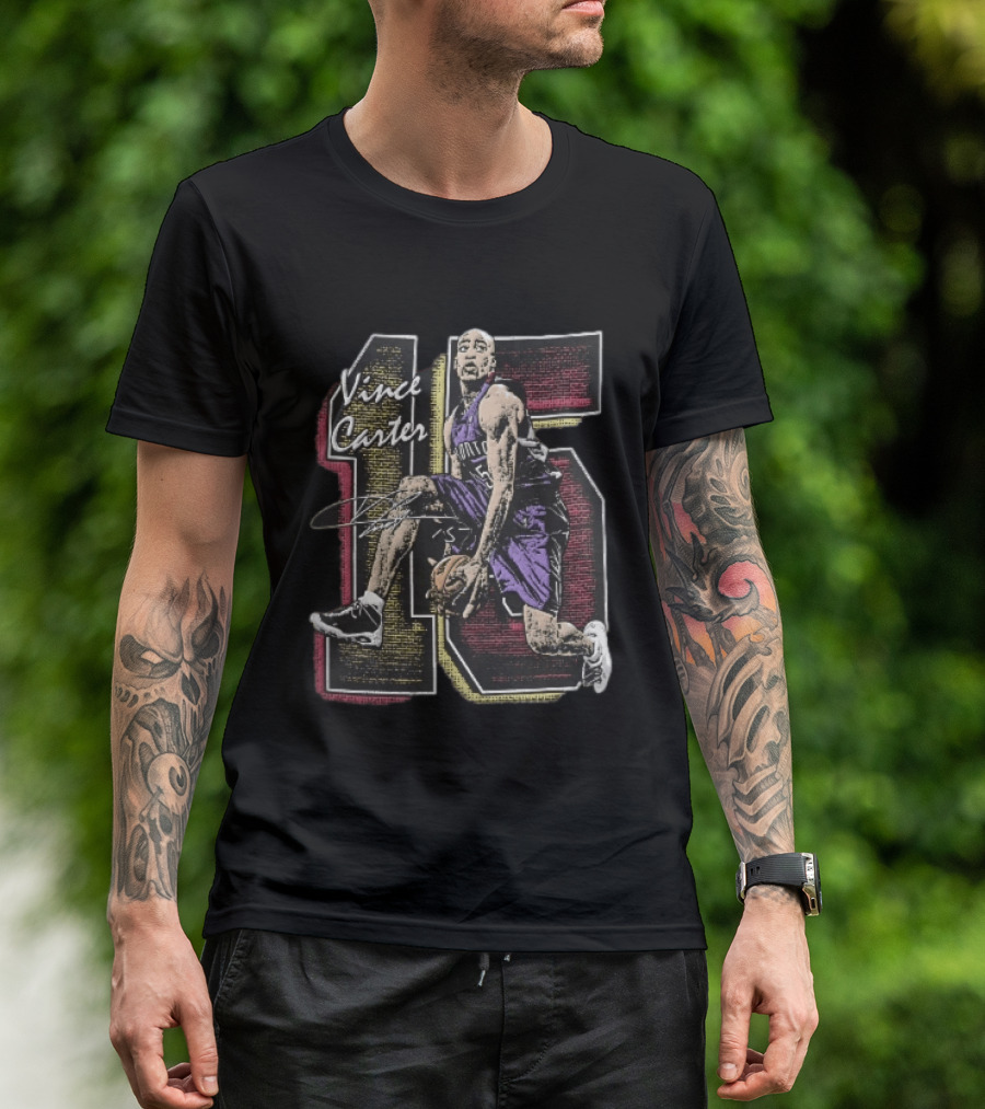 Vince Carter Toronto Raptors Number 15 Dunking Action Grunge T-Shirt