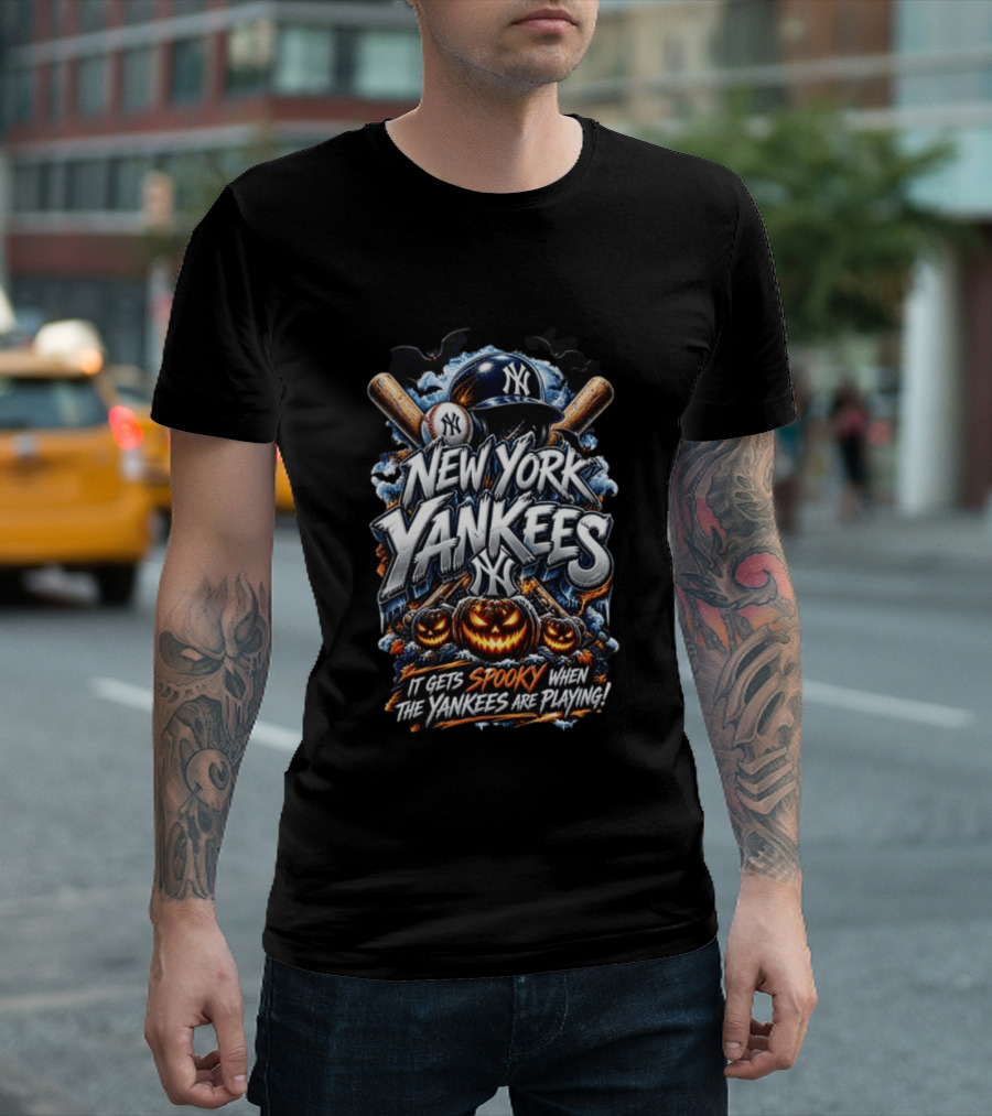 New York Yankees It Gets Spooky When The Yankees Are Playing Halloween MLB T-Shirt