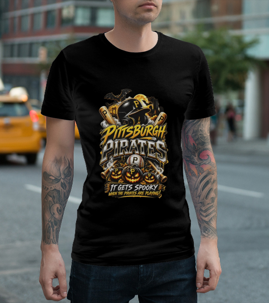Pittsburgh Pirates It Gets Spooky When The Pirates Are Playing Halloween Baseball T-Shirt