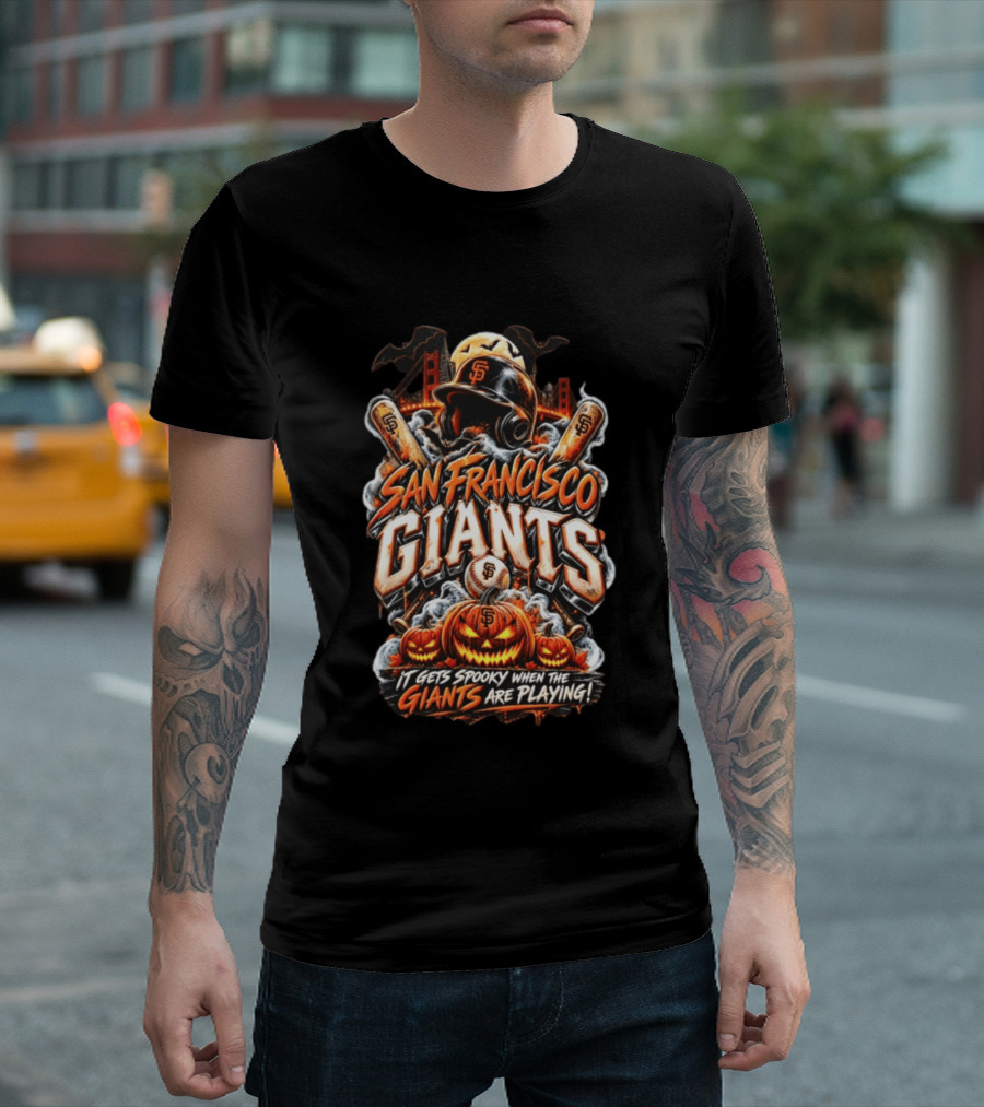 San Francisco Giants It Gets Spooky When The Giants Are Playing Halloween T-Shirt