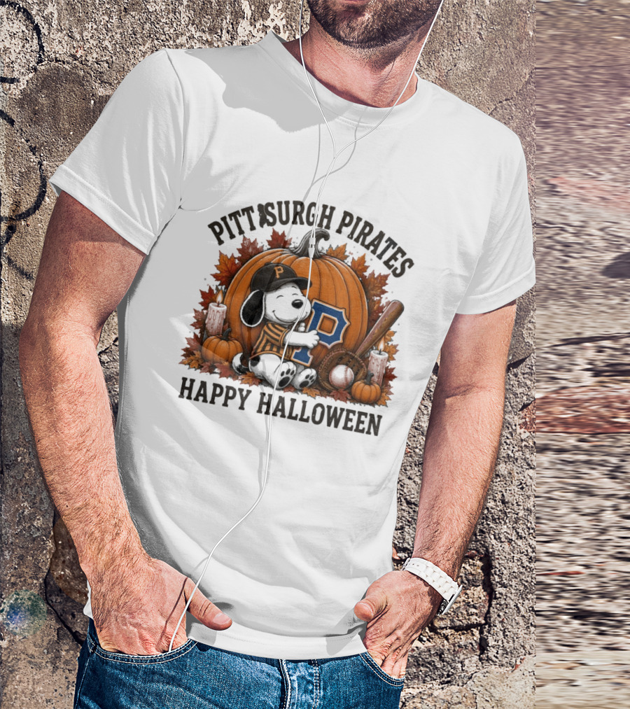 Pittsburgh Pirates Halloween Snoopy Hugging P With Pumpkin And Candles T-Shirt