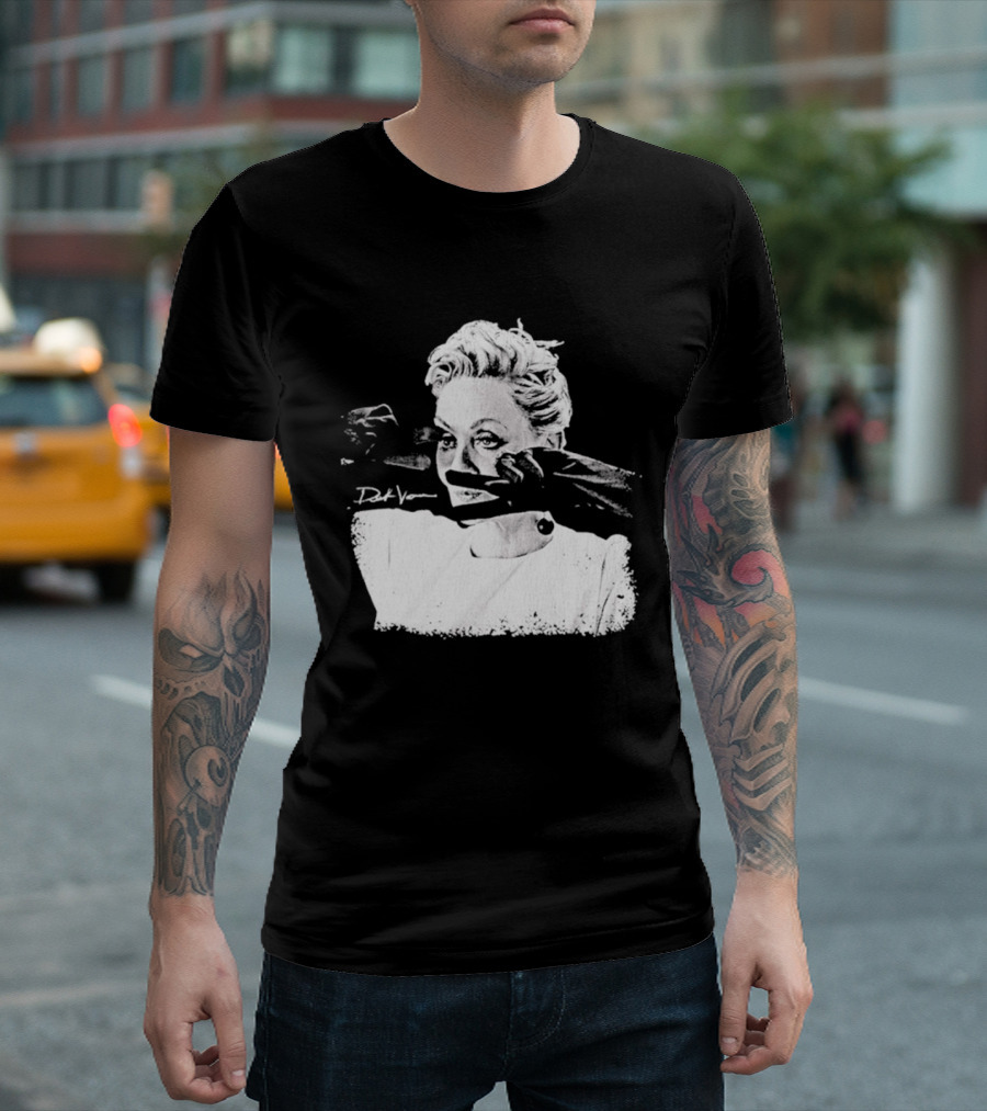 Deborah Vance Hacks TV Show Makeup Scene T-Shirt