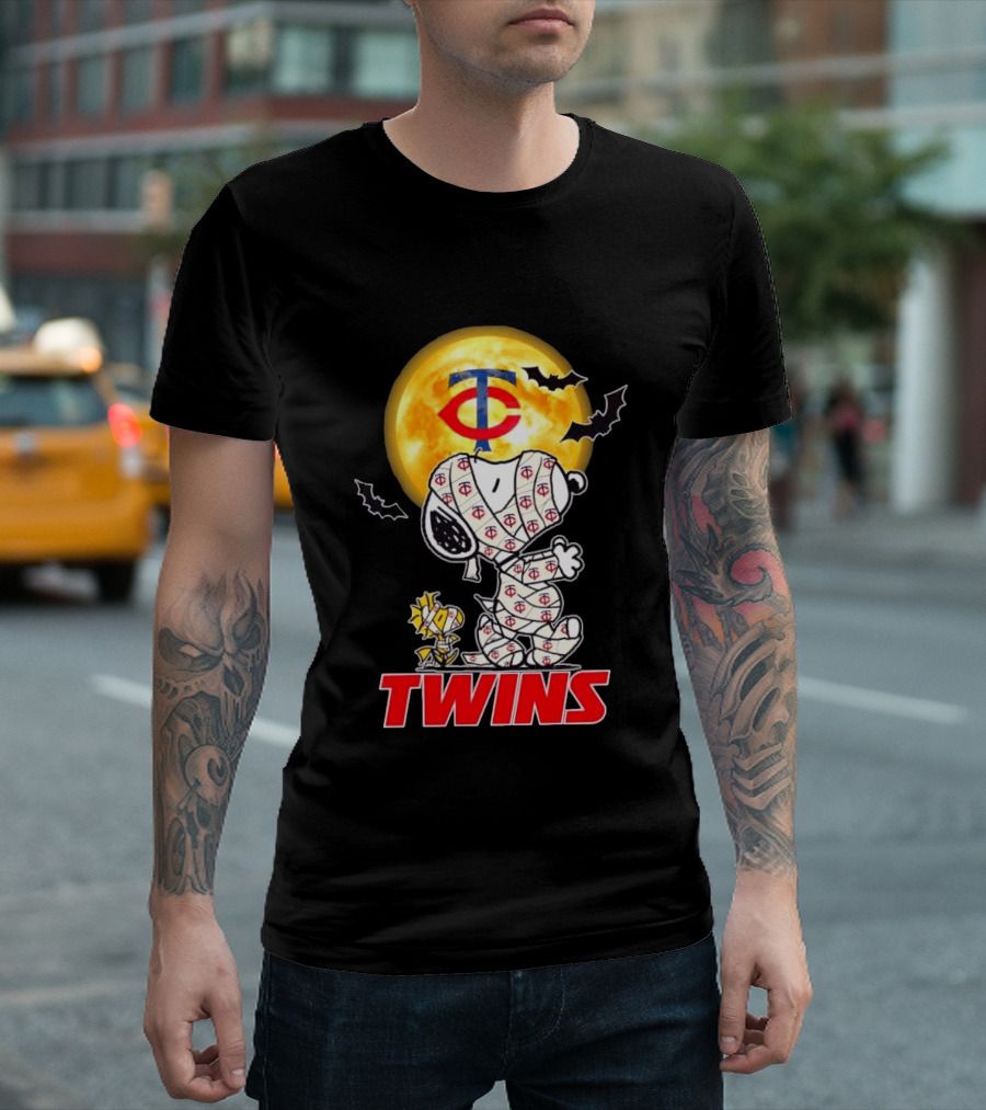 Minnesota Twins Snoopy Woodstock Mummy Halloween Moon Bats T-Shirt