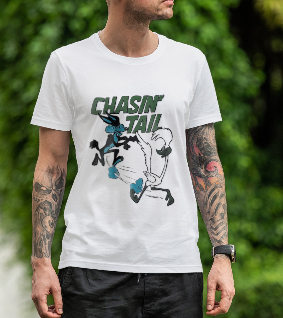 Chasin' Tail Looney Tunes Cartoon Bugs Bunny And Bull T-Shirt