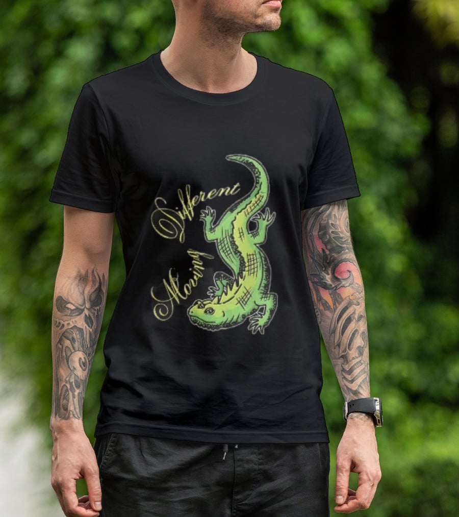 Different Moving Green Lizard Iguana Line Sketch T-Shirt
