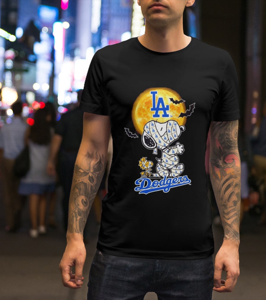 Los Angeles Dodgers Snoopy Woodstock Mummy Halloween Baseball Moon Bats T-Shirt