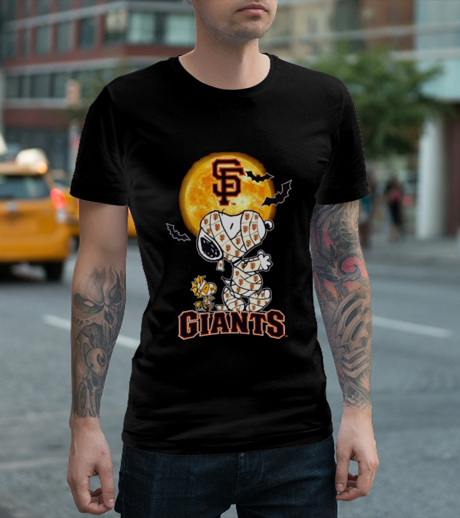 San Francisco Giants Snoopy Woodstock Mummy Halloween Moon T-Shirt