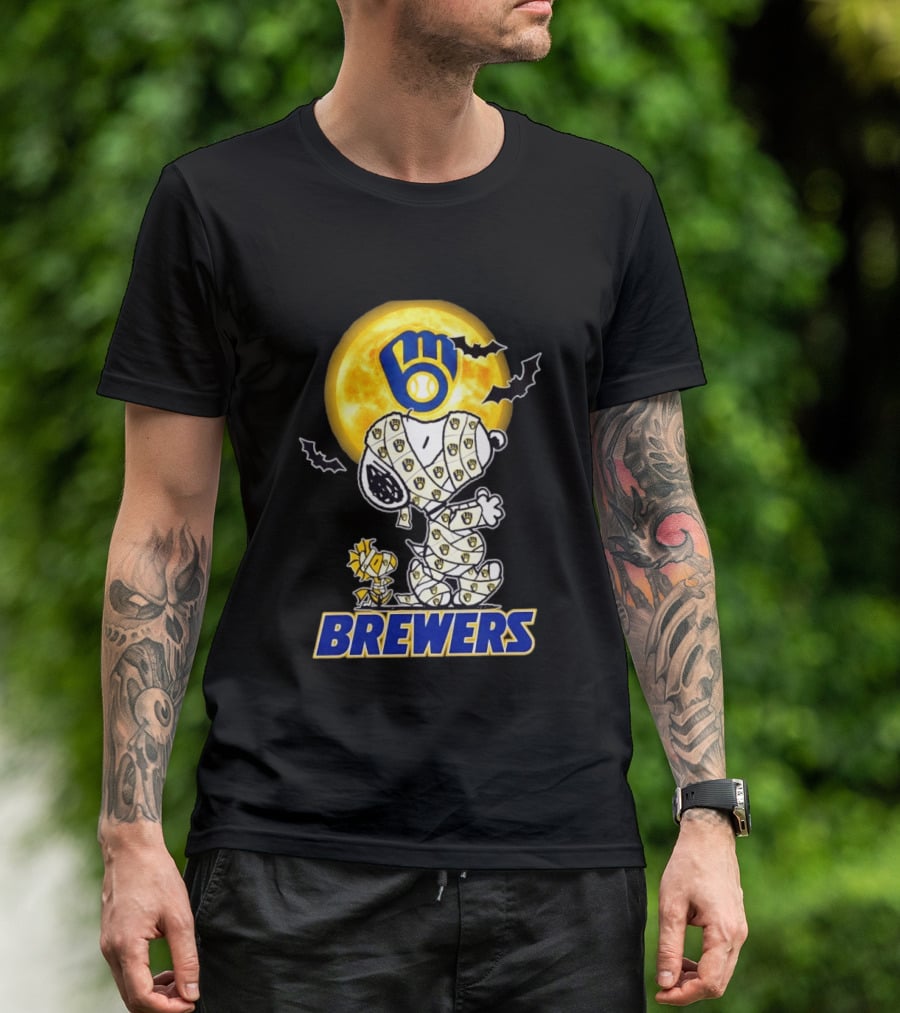 Milwaukee Brewers Snoopy Woodstock Mummy Halloween Moon Bats T-Shirt