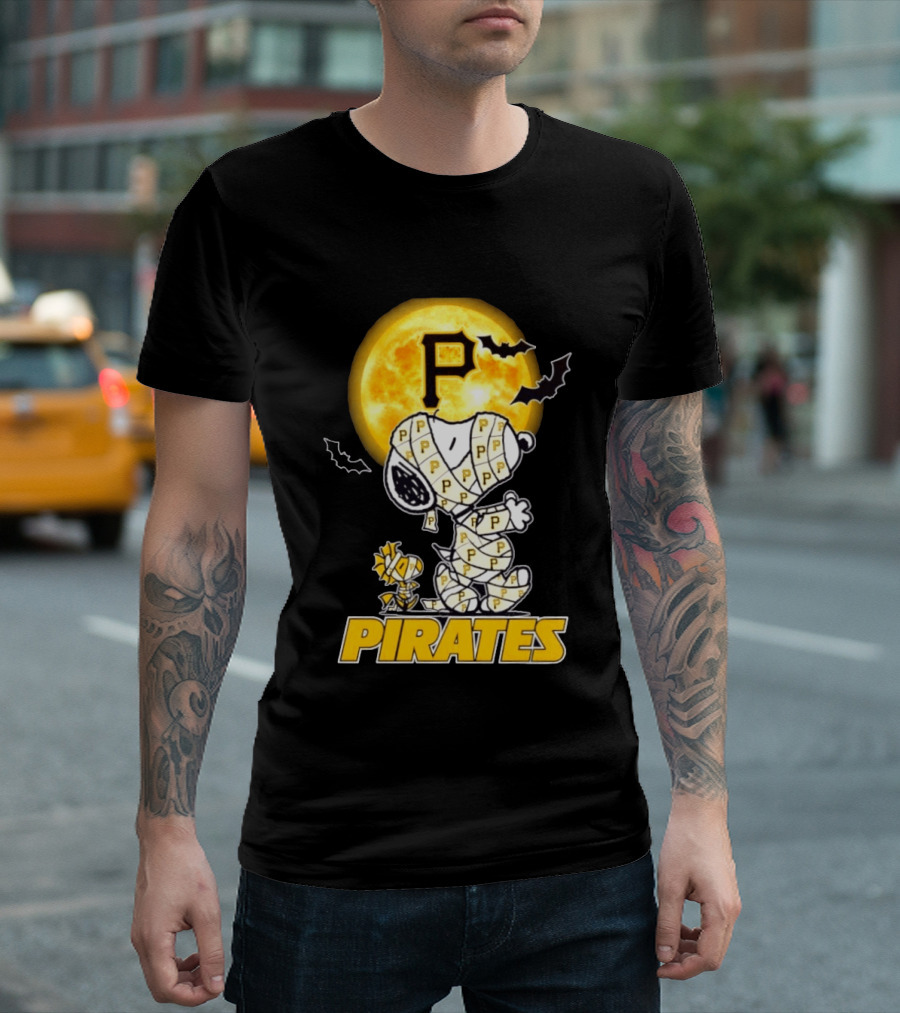 Pittsburgh Pirates Snoopy Woodstock Mummy Halloween Moon Bats T-Shirt