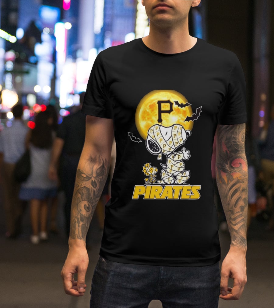Pittsburgh Pirates Snoopy Woodstock Mummy Halloween Moon Bats T-Shirt