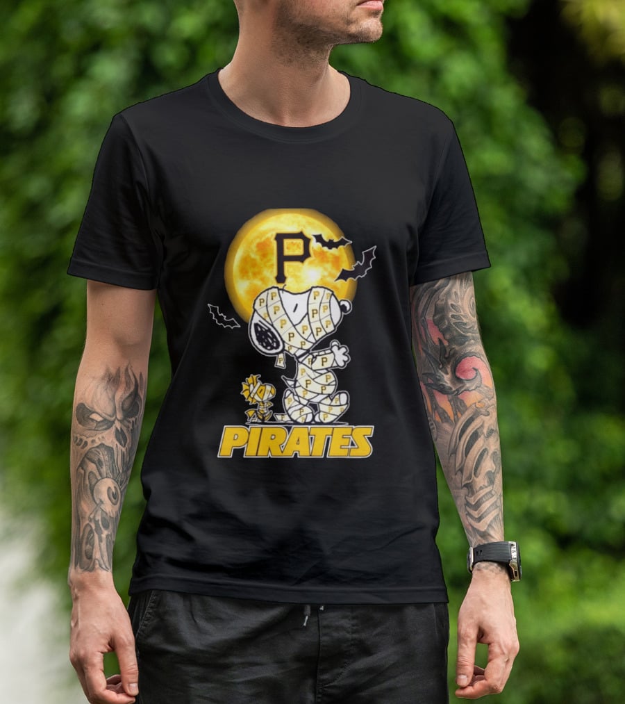 Pittsburgh Pirates Snoopy Woodstock Mummy Halloween Moon Bats T-Shirt