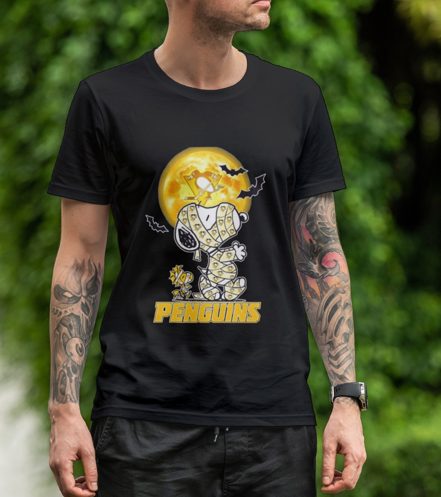 Pittsburgh Penguins Snoopy Woodstock Mummy Halloween Moon Bats T-Shirt