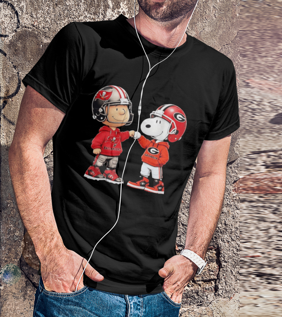 Charlie Brown Snoopy Tampa Bay Buccaneers Georgia Bulldogs Fist Bump T-Shirt