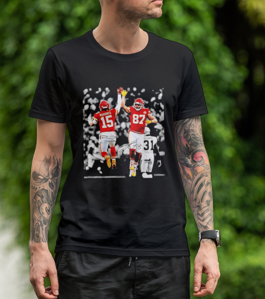Travis Kelce Patrick Mahomes Kansas City Chiefs Autographed Celebration 15 87 T-Shirt
