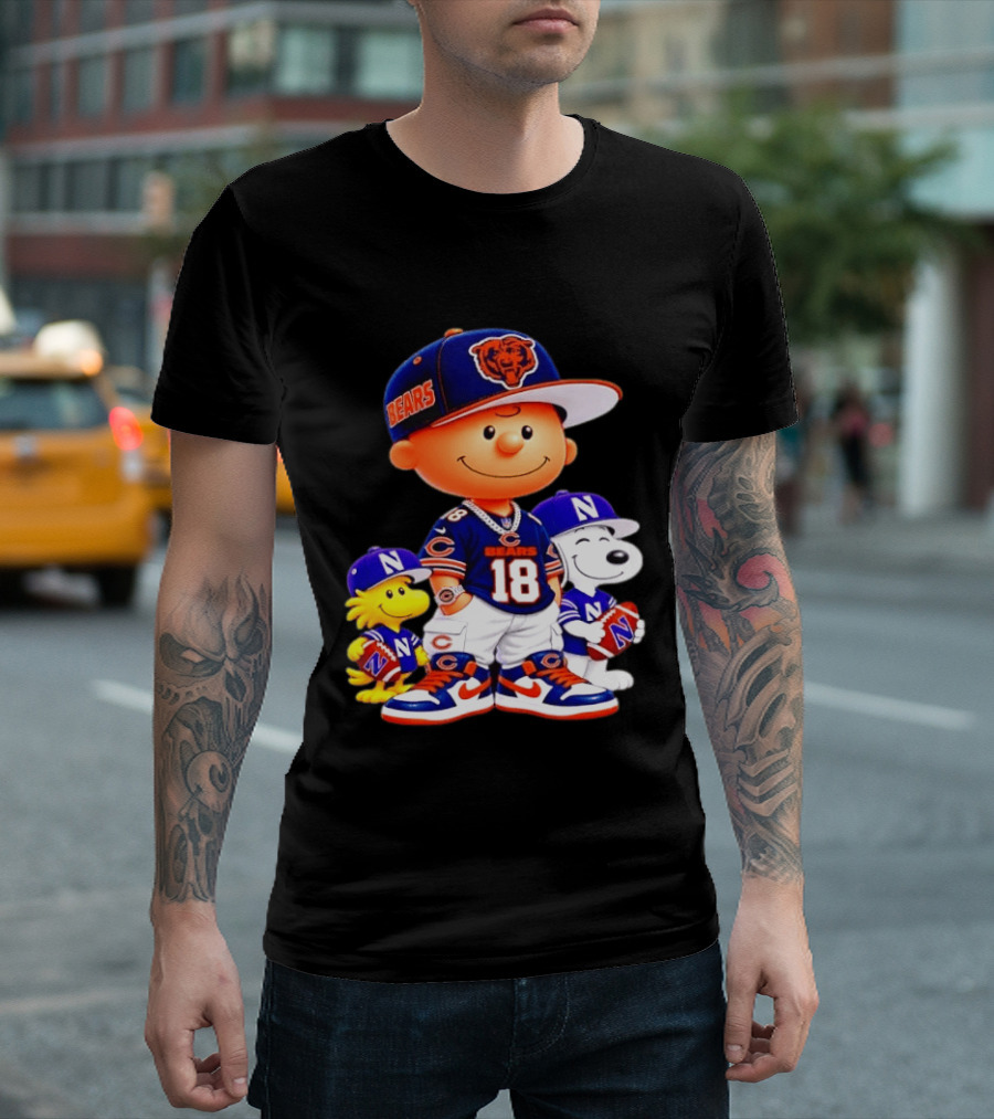 Charlie Brown And Snoopy Chicago Bears 18 With Woodstock In Football Gear T-Shirt