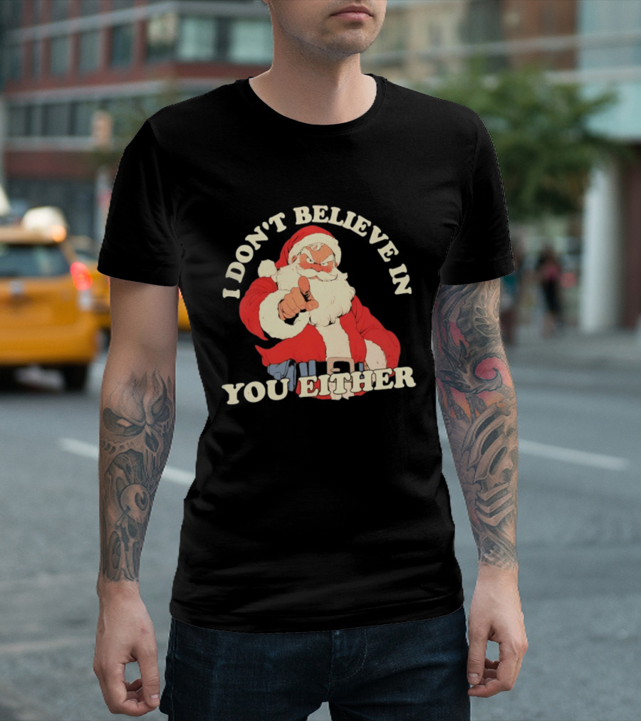 Santa Claus I Don't Believe In You Either Christmas Santa Pointing T-Shirt