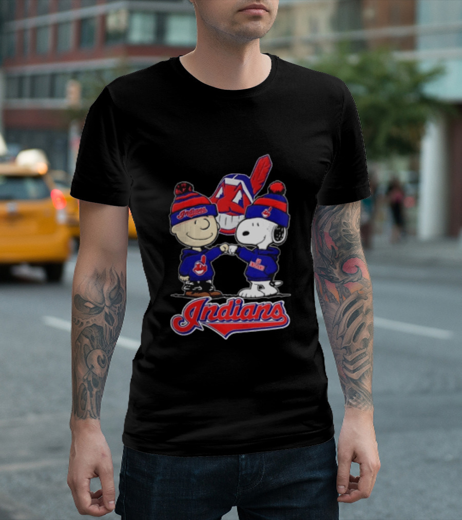 Cleveland Indians Charlie Brown Snoopy Fist Bumping Peanuts Fan Gear T-Shirt