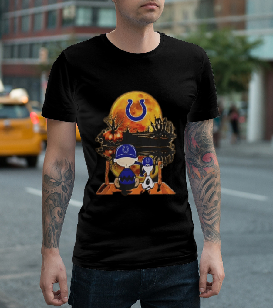 Indianapolis Colts Peanuts Halloween Pumpkin Moonlit Scene Snoopy Charlie Brown T-Shirt