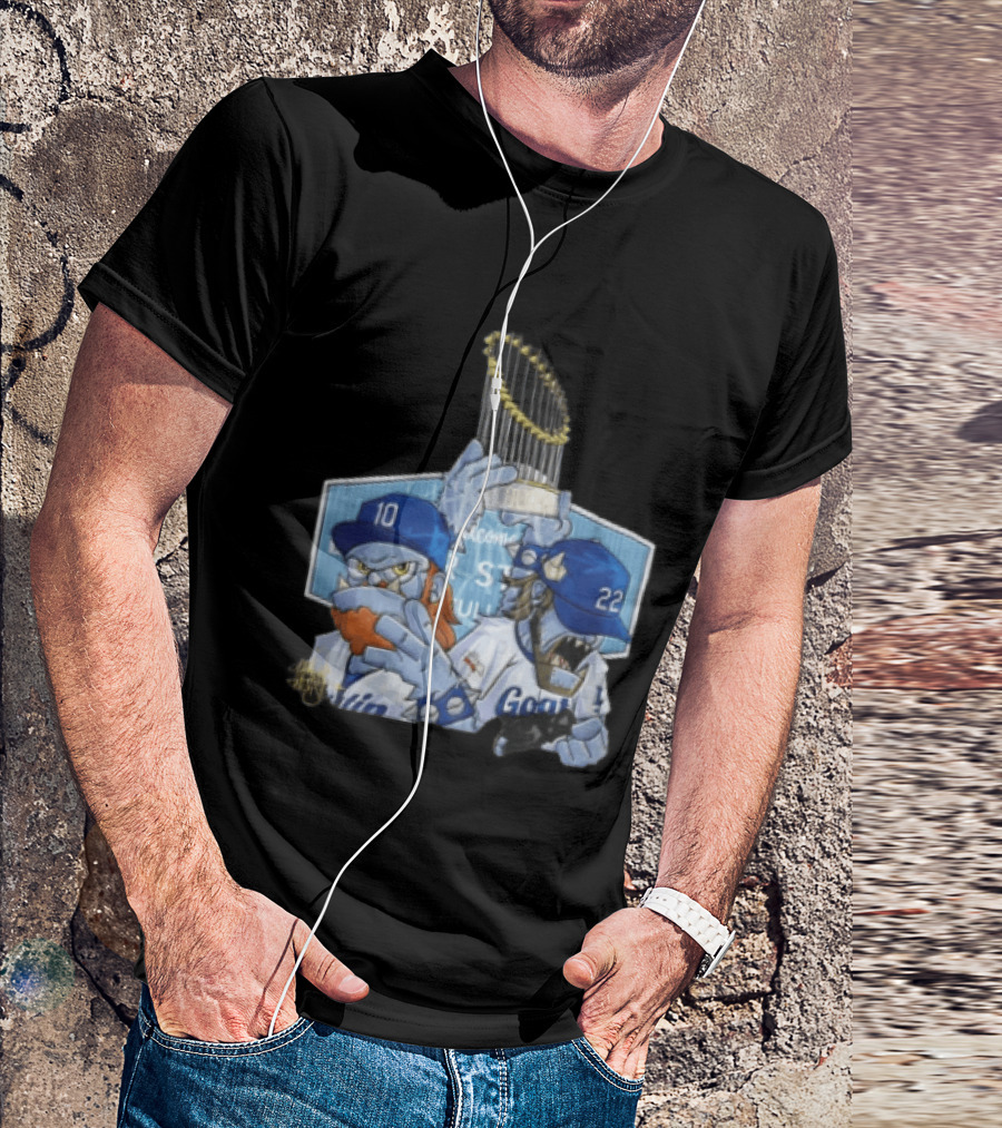Los Angeles Dodgers Justin Turner Clayton Kershaw Blue Orcs Holding Trophy T-Shirt