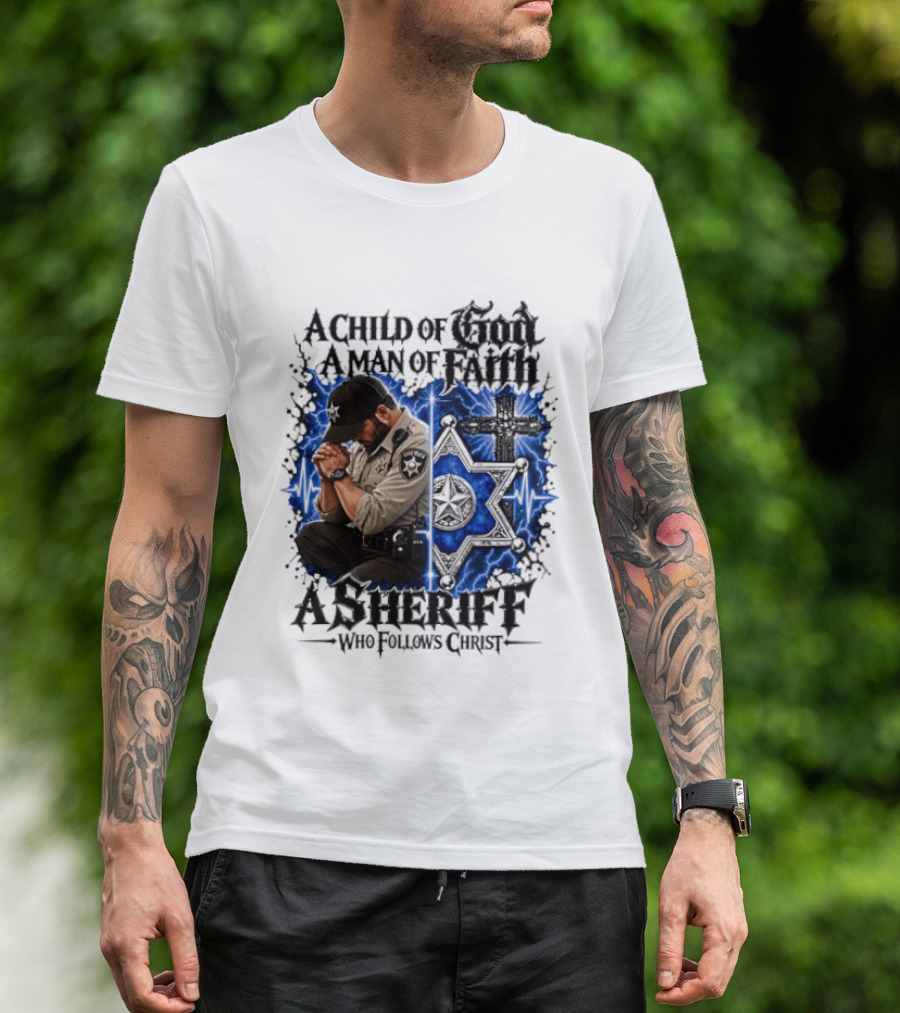 A Child Of God A Man Of Faith A Sheriff Who Follows Christ Praying Law Enforcement Christian Faith T-Shirt