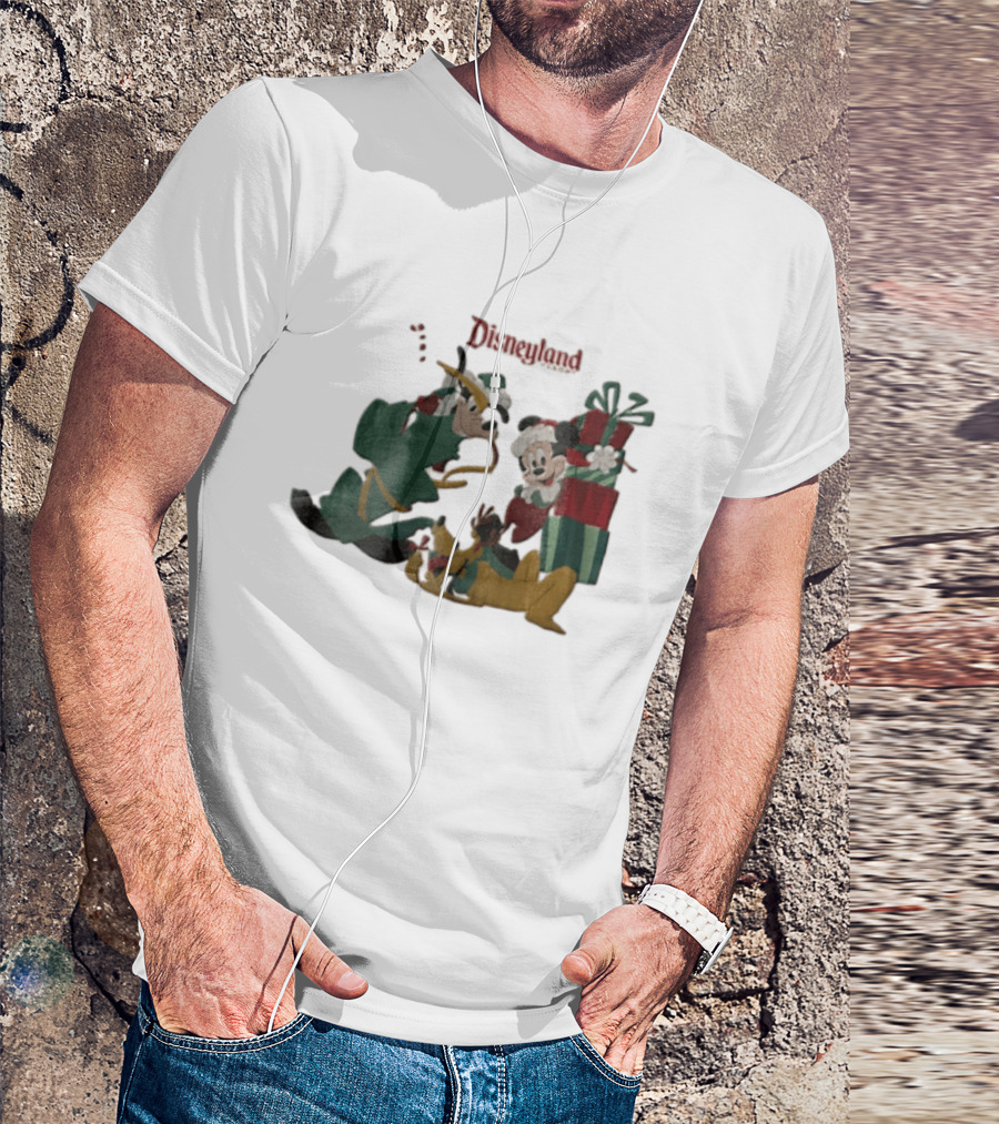 Disneyland Goofy Mickey Pluto Christmas T-Shirt