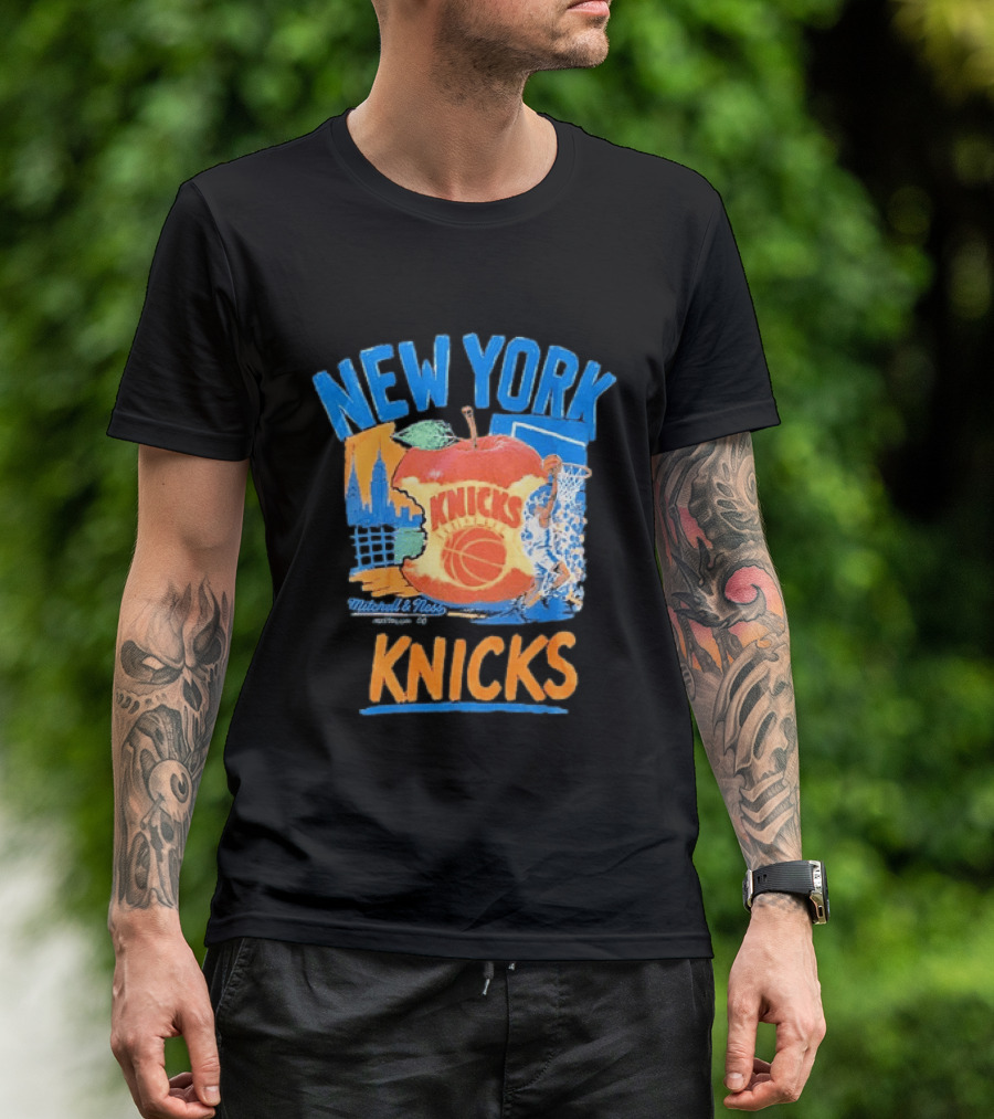 Mitchell & Ness New York Knicks Basketball Big Apple City Skyline T-Shirt