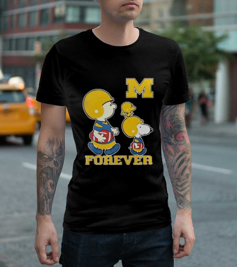 Peanuts Forever Michigan Wolverines M Football Charlie Brown Snoopy Woodstock T-Shirt