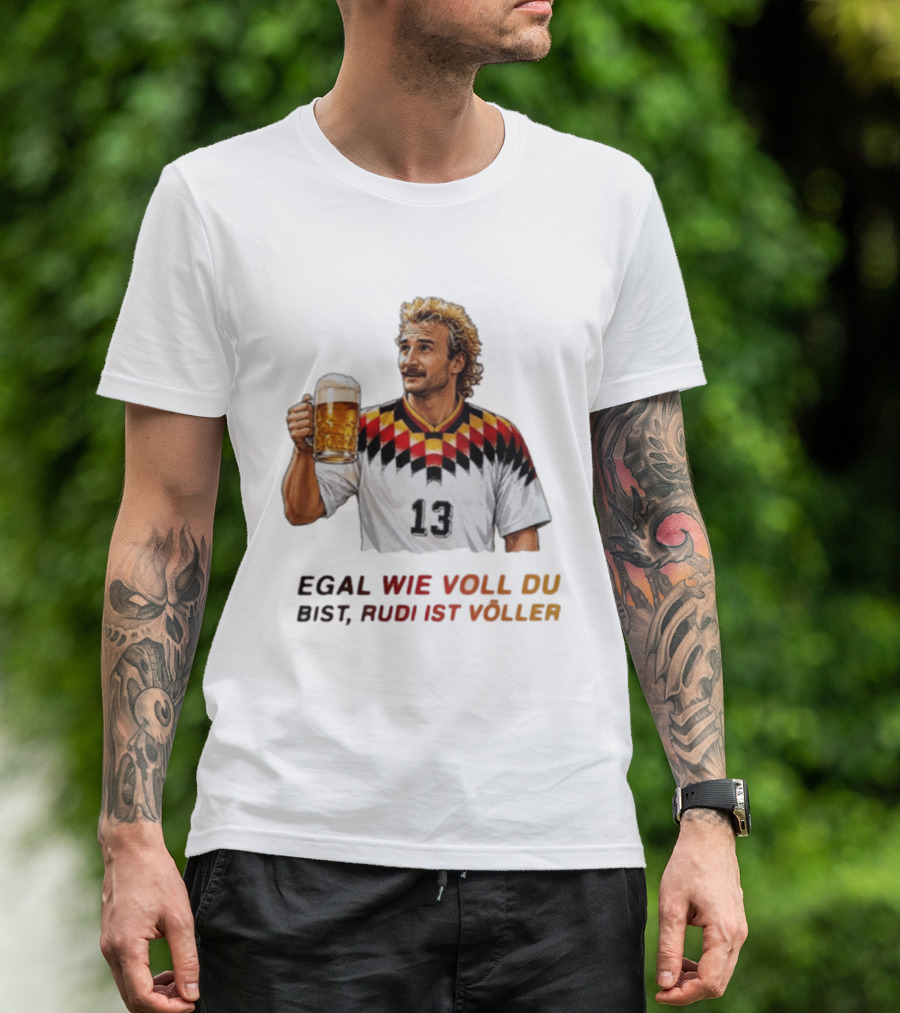 EGAL WIE VOLL DU BIST RUDI IST VÖLLER 13 Fußball Legende Mit Bierkrug T-Shirt