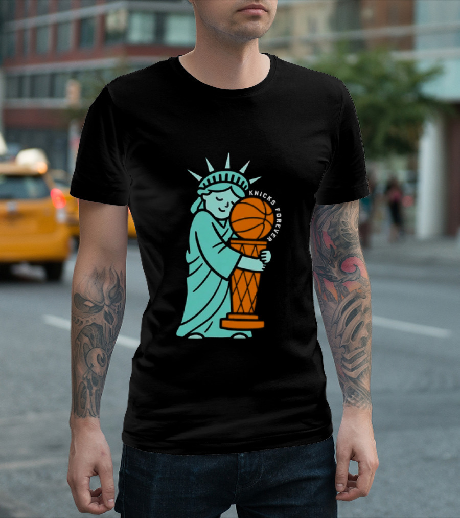 Statue Of Liberty Hug Larry O'Brien Trophy Knicks Forever T-Shirt