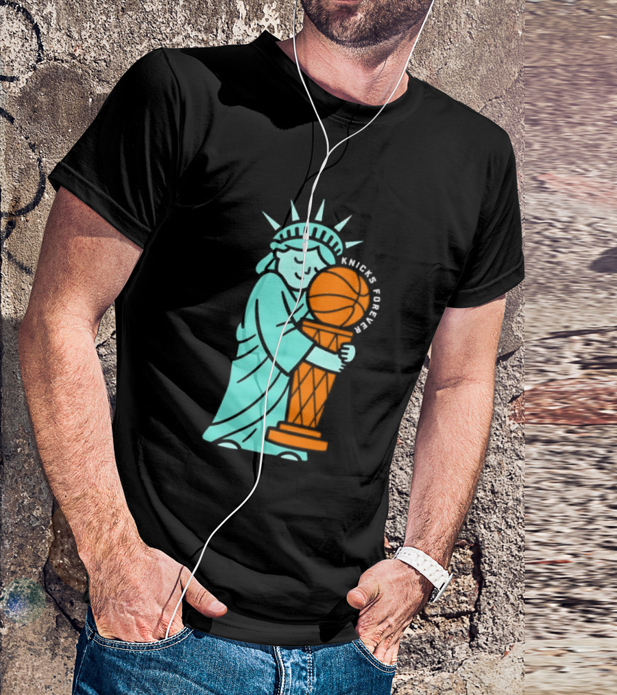 Statue Of Liberty Hug Larry O'Brien Trophy Knicks Forever T-Shirt