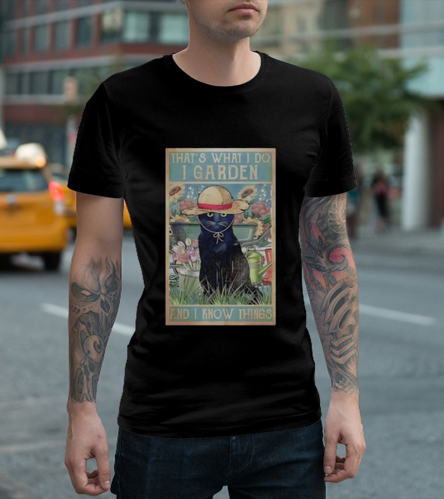 That's What I Do I Garden Cat With Straw Hat And I Know Things T-Shirt