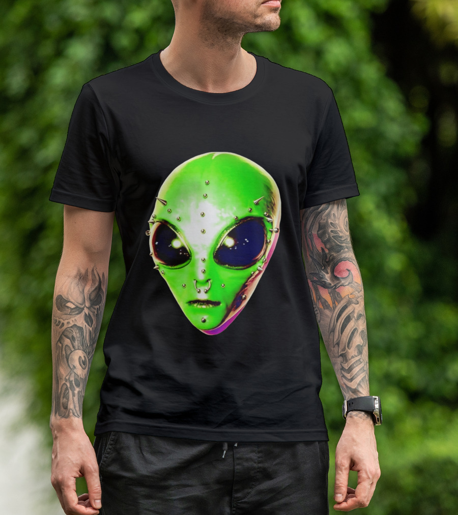 Believe Alien Pierced Face Extraterrestrial Iconic Green Martian Head T-Shirt