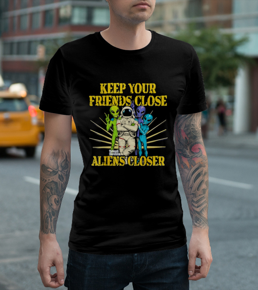 Keep Your Friends Close Aliens Closer Astronaut And Alien Companions T-Shirt