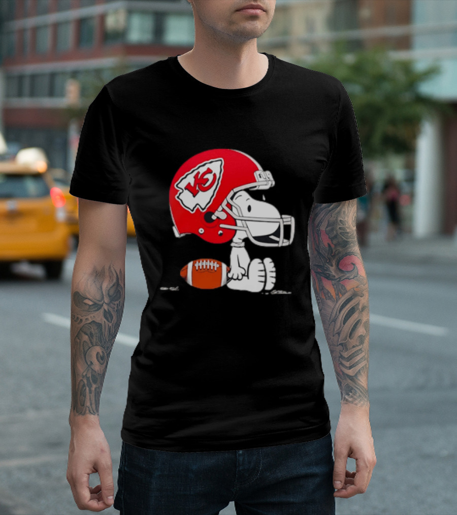 Snoopy Kansas City Chiefs Helmet Football T-Shirt