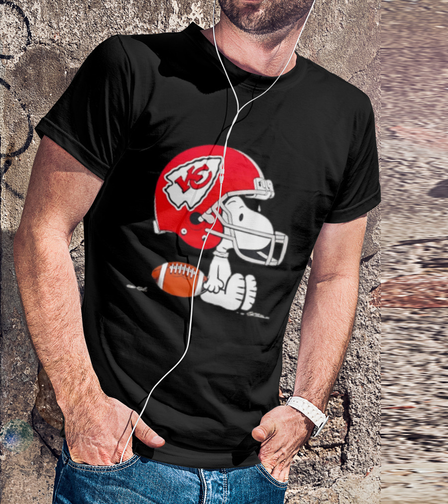 Snoopy Kansas City Chiefs Helmet Football T-Shirt