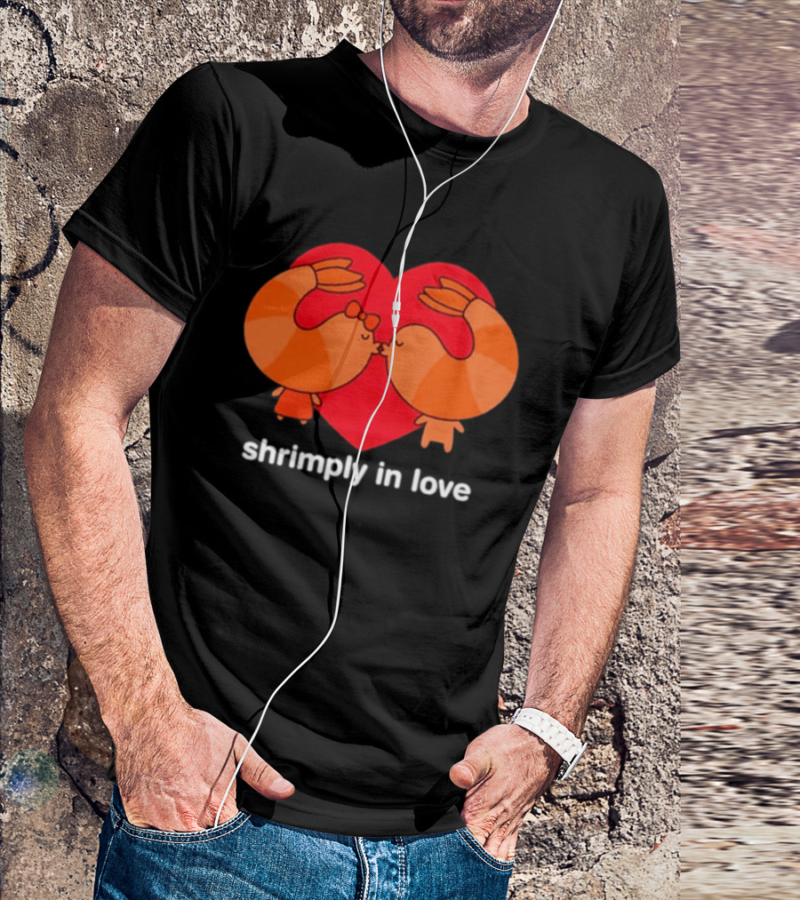 Shrimply In Love Cute Couple Valentine's Pun With Heart And Kissing Shrimps T-Shirt